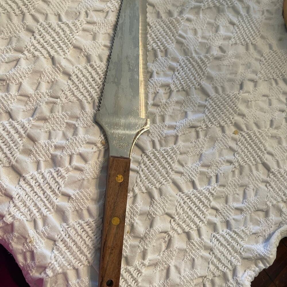 Vernco vintage double serrated cake cutter